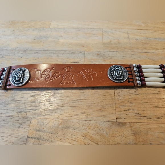 New Leather Belt Silver Buckle and Indian Heads with Bone Beads - Picture 2 of 8
